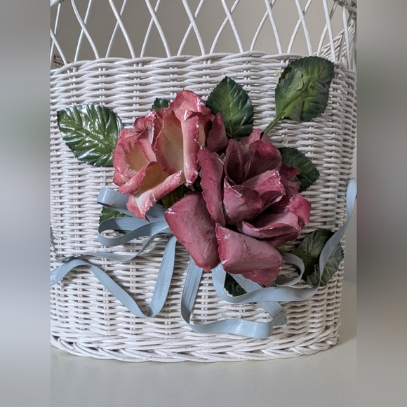 White Woven Wicker Waste Basket | Vintage - Picture 6 of 8